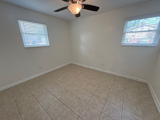 Building Photo - 532 Dove St