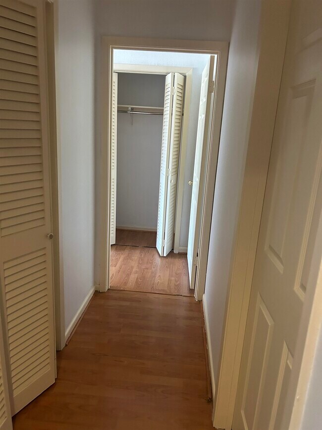 Building Photo - 108 Martingale
