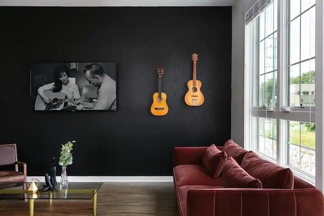 Building Photo - 738 Douglas Ave