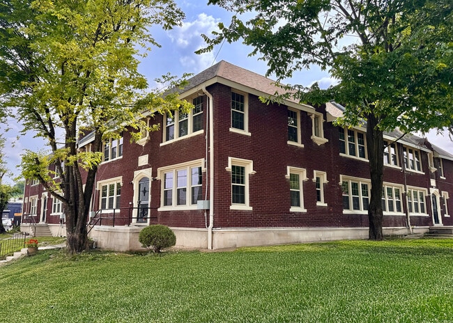 The Lona-L Exterior - The Lona L Apartments