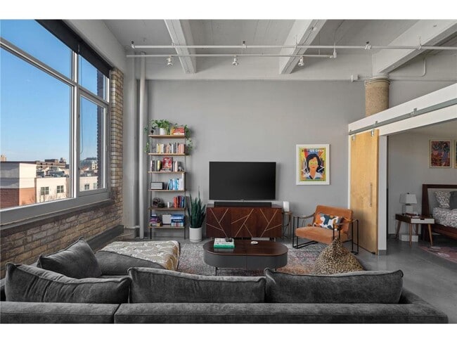 Building Photo - 700 N Washington Ave