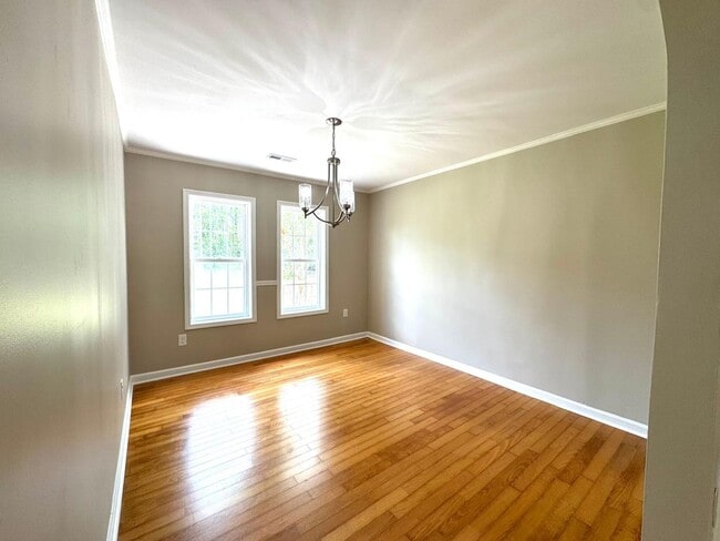 Building Photo - A must see country home 15 minutes to the ...