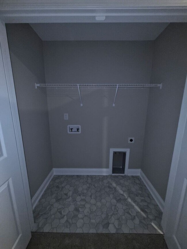 Building Photo - 187 Loren Rd