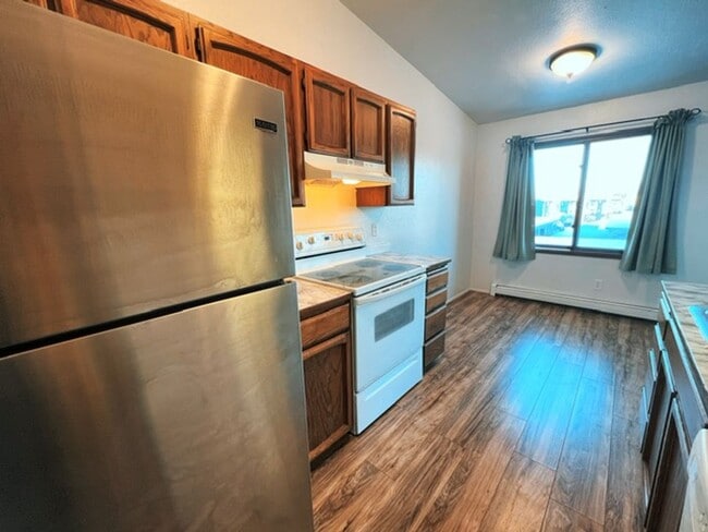 Building Photo - Spacious & Bright Top Floor Condo in East Anchorage, Close to Base + W/D In Unit!