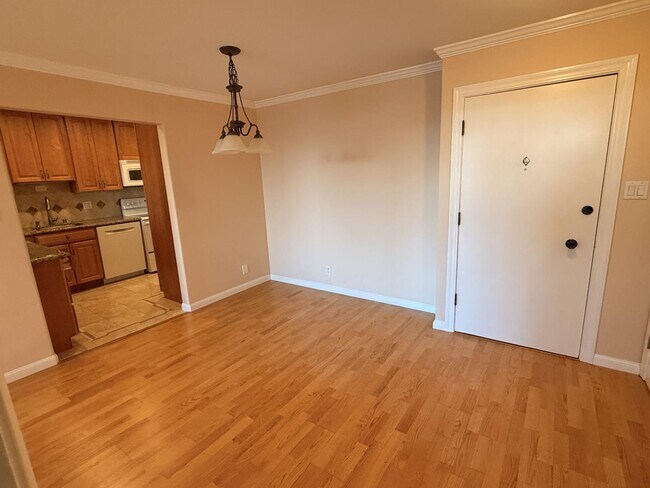 Building Photo - 200 Elm St