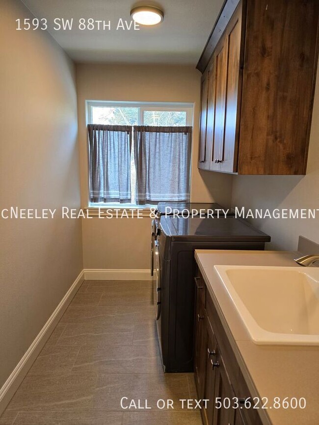 Building Photo - LUXURY 4BR + DEN 3 FULL BATH - CEDAR MILL-...