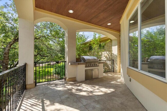 Building Photo - 8600 Bluegrass Dr