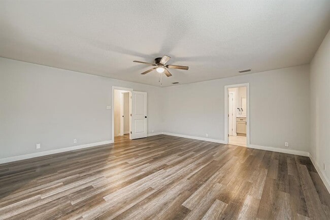 Building Photo - 11101 Country Knls