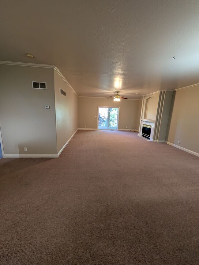 Building Photo - 1366 Delphic Way
