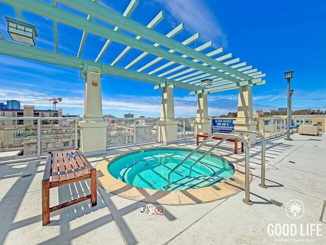 Building Photo - STUNNING 2 BED/2 BATH CONDO AVAILABLE IN THE DISCOVERY BUILDING IN CORTEZ HILL!