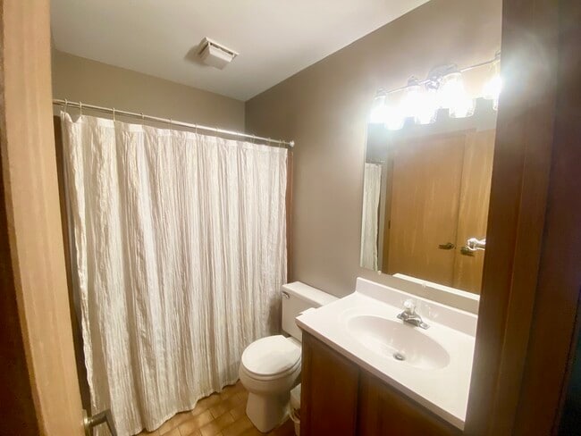 Building Photo - 1826 Kerrybrook Ct