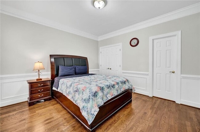 Building Photo - 2448 Kings Arms Dr