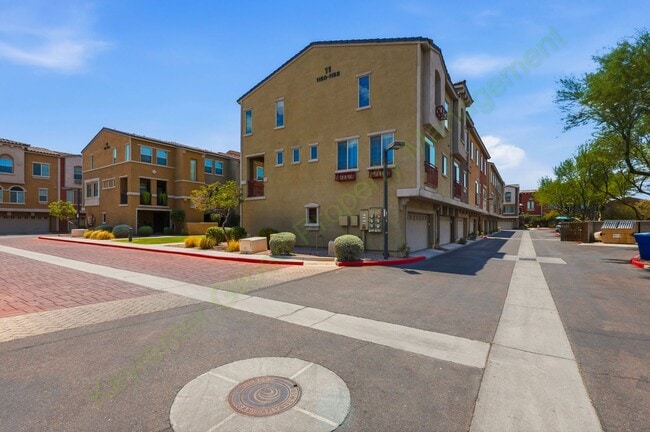 Building Photo - 240 W Juniper Ave