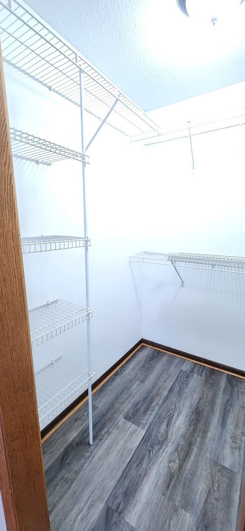 Building Photo - One Bedroom Condo For Rent