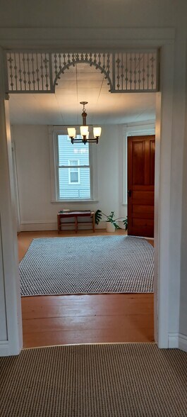 Formal dining - 42 Maple St N