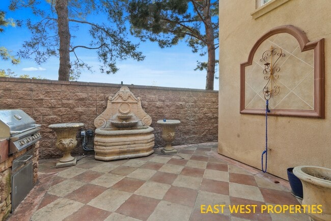 Building Photo - 27 Hathaway