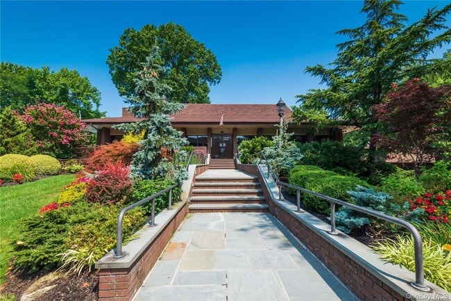 Building Photo - 21 Spring Hollow Rd