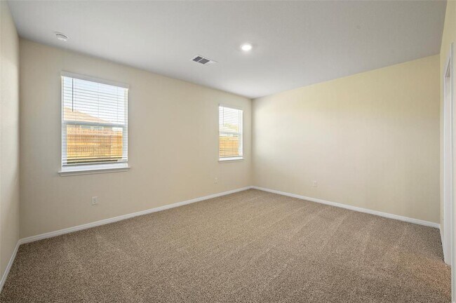Building Photo - 224 Kickapoo Ln