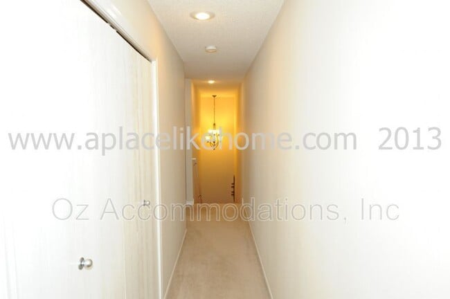 Building Photo - 2216 SW Rambling Vine Rd