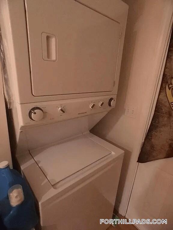 Building Photo - 127 Cedar St