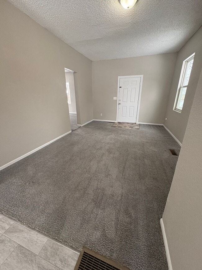 Building Photo - Move-in Ready and Full Of Charm! 4 Bedroom 2 Bath, Plus a Bonus Room.