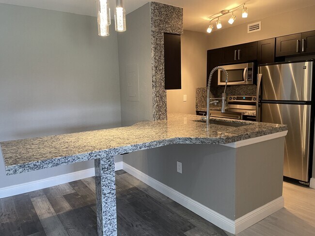 Building Photo - 2803 N Oakland Forest Dr