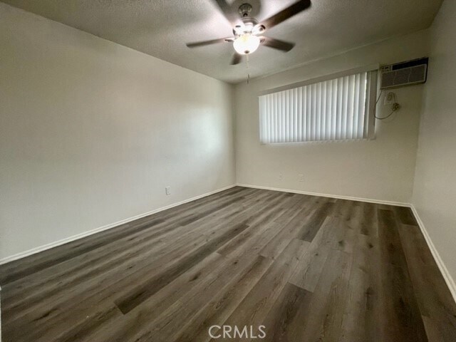 Building Photo - 685 E Vista Chino