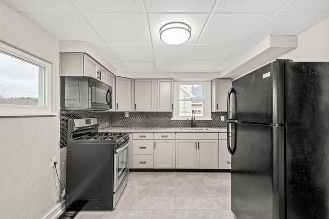 Primary Photo - Stunning 3 bedroom home in South Park avai...
