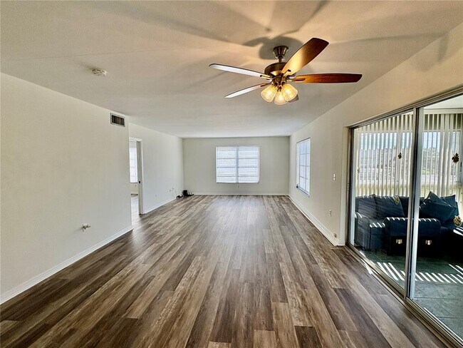 Building Photo - 147 Bluff View Dr