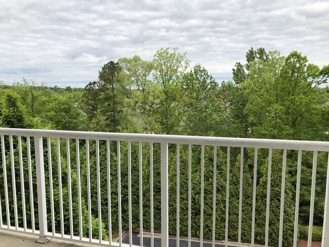 Building Photo - 2 Bedroom 2 Bath Condo Available Now in Ba...