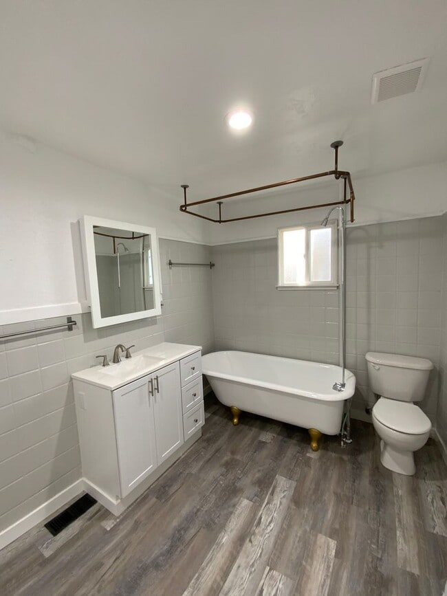 Building Photo - CHARMING UDPATED 2 BED 1 BATH CAPITOL HILL HOUSE IS A MUST SEE!!