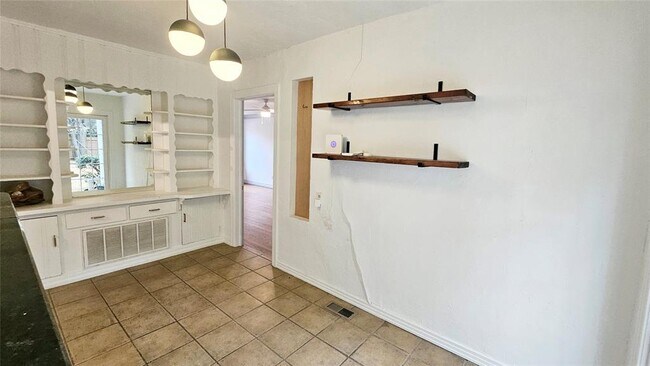 Building Photo - 2108 NW 25th St