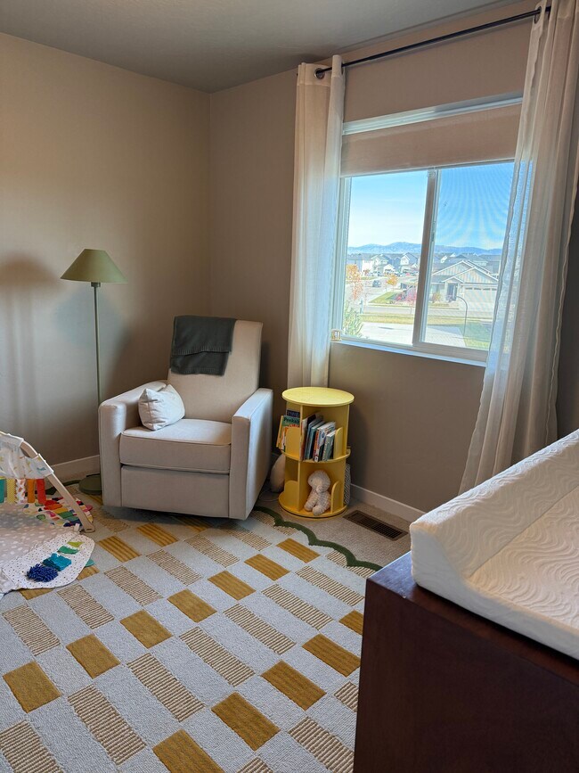 Building Photo - 336 S Calf Crk Ave