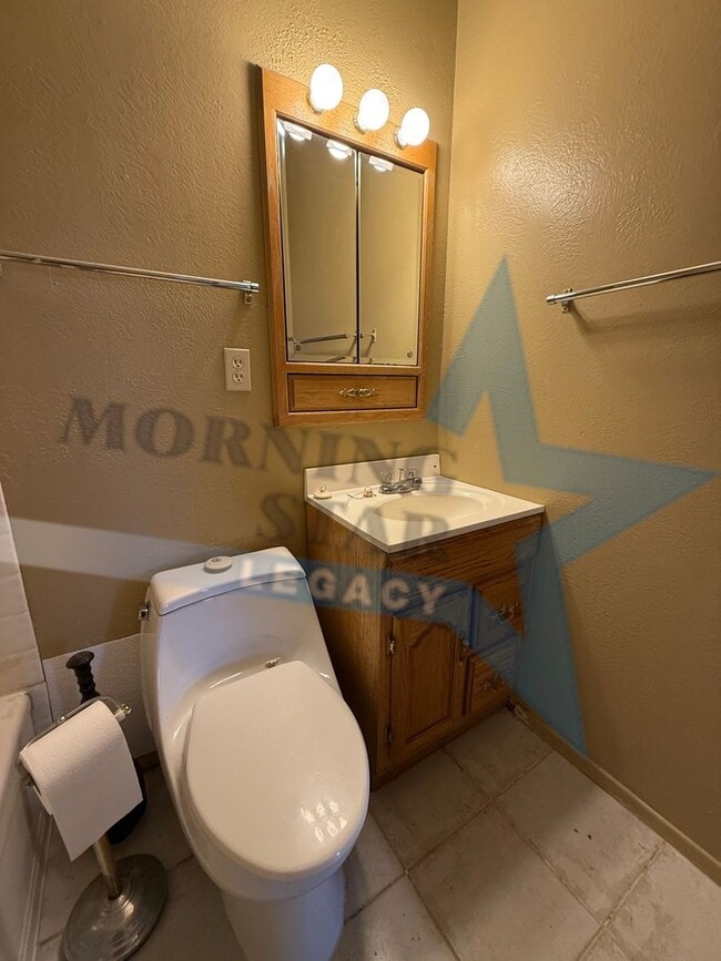 Building Photo - Cute 3-Bedroom with Large Backyard!