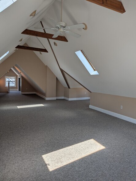 Building Photo - 10 Reservoir St