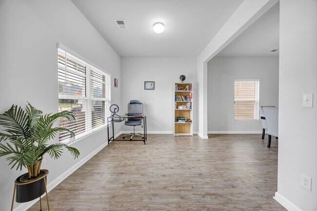 Building Photo - 300 Barony Pl Dr