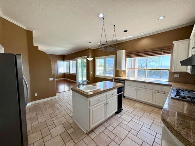 Building Photo - COMING SOON! Large Murrieta home available for LEASE!