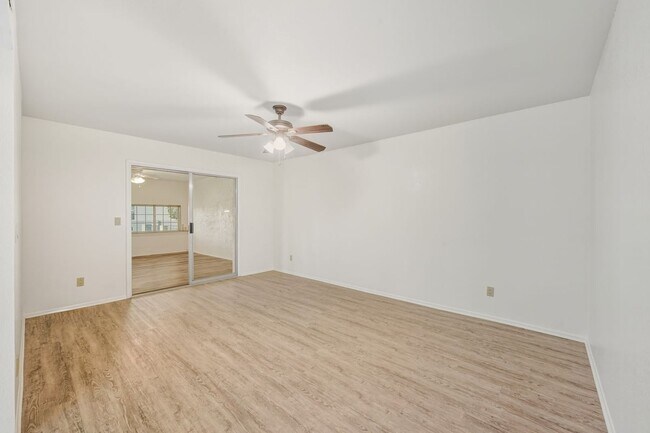 Building Photo - 6120 E Augusta Cir