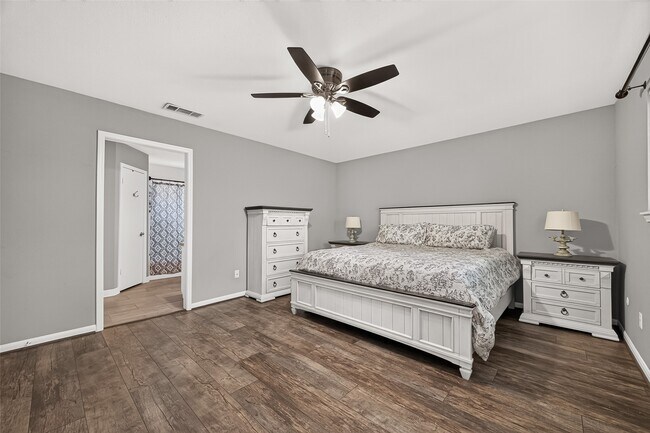 Building Photo - 23011 Fox Hunt Dr