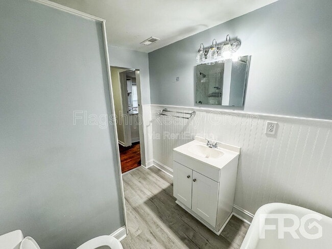 Building Photo - 914 Seaboard St