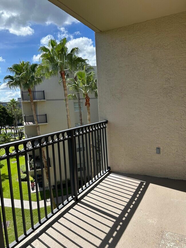 Building Photo - 26 Royal Palm Way