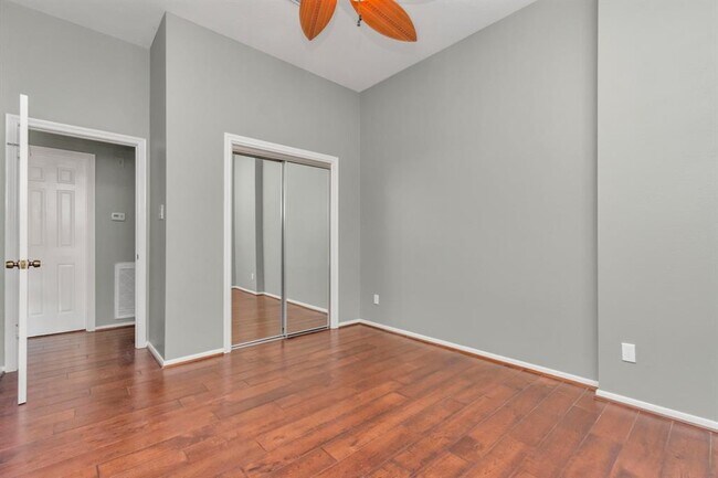 Building Photo - 4611 Bermuda Dr