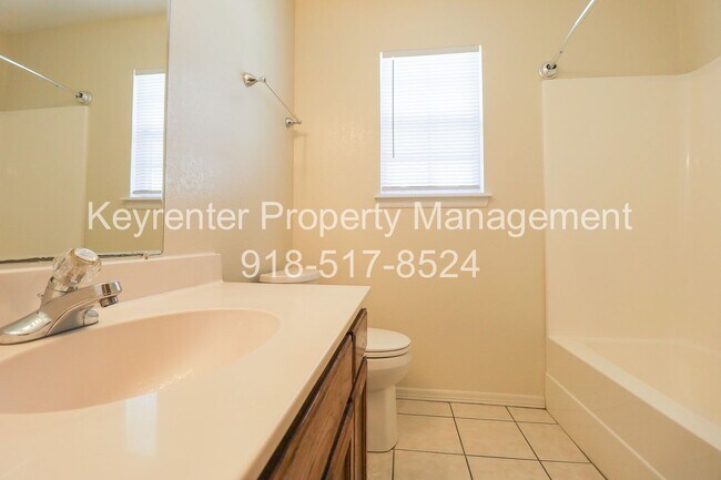 Building Photo - 2 Bed 1 Bath House in Claremore