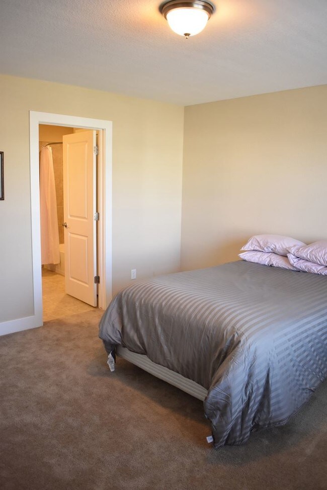 Building Photo - 611 Grandview Meadows Dr