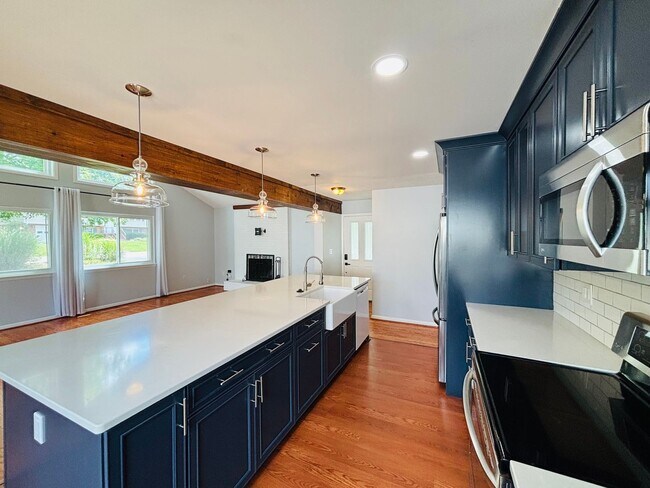 Building Photo - 3 Bedroom, 2 Bath House in Woodbine w/walking trail access