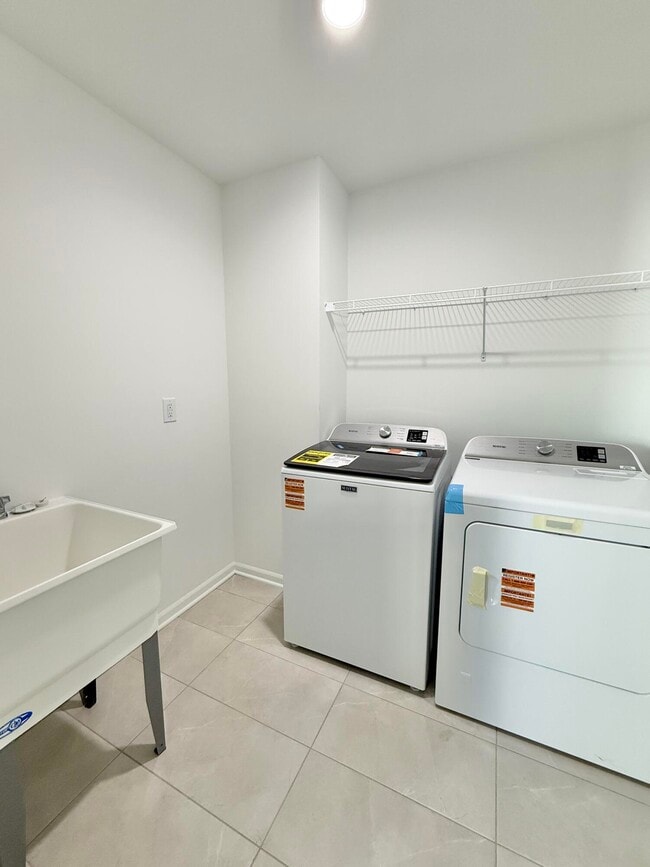 Building Photo - 5586 E Spaniel Dr