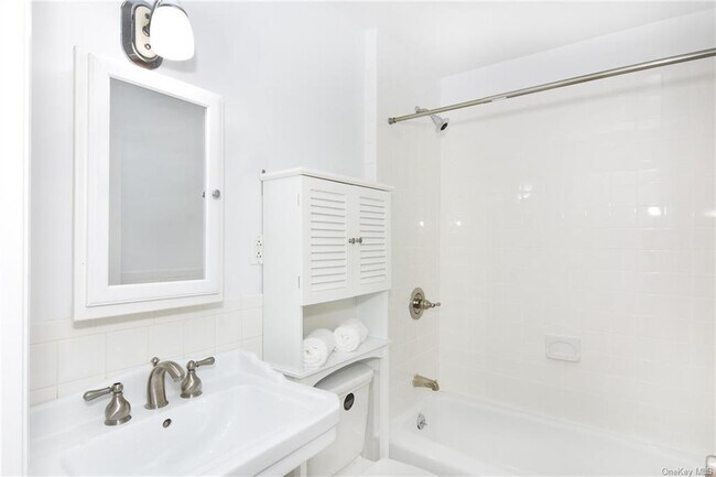 Building Photo - 106 Fourth Ave