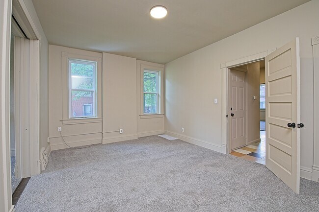 Building Photo - 2417 Edison Ave