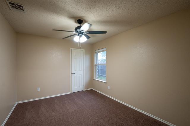 Building Photo - 233 Willow Creek Ln