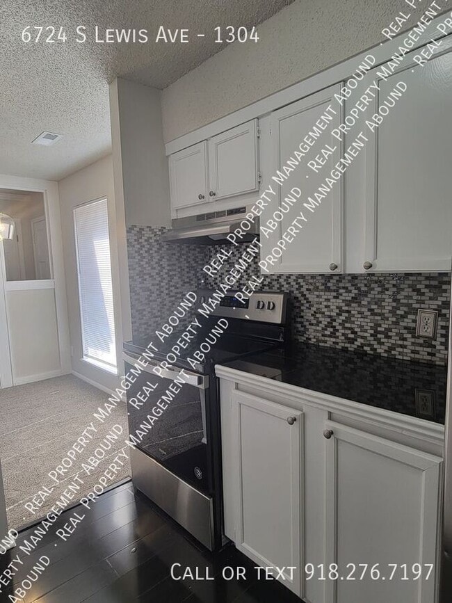 Building Photo - 6724 S Lewis Ave